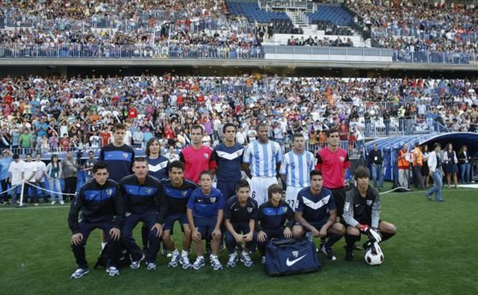 Presentación de la equipación del Málaga CF para la temporada 2011-12

Foto: Sergio Camacho