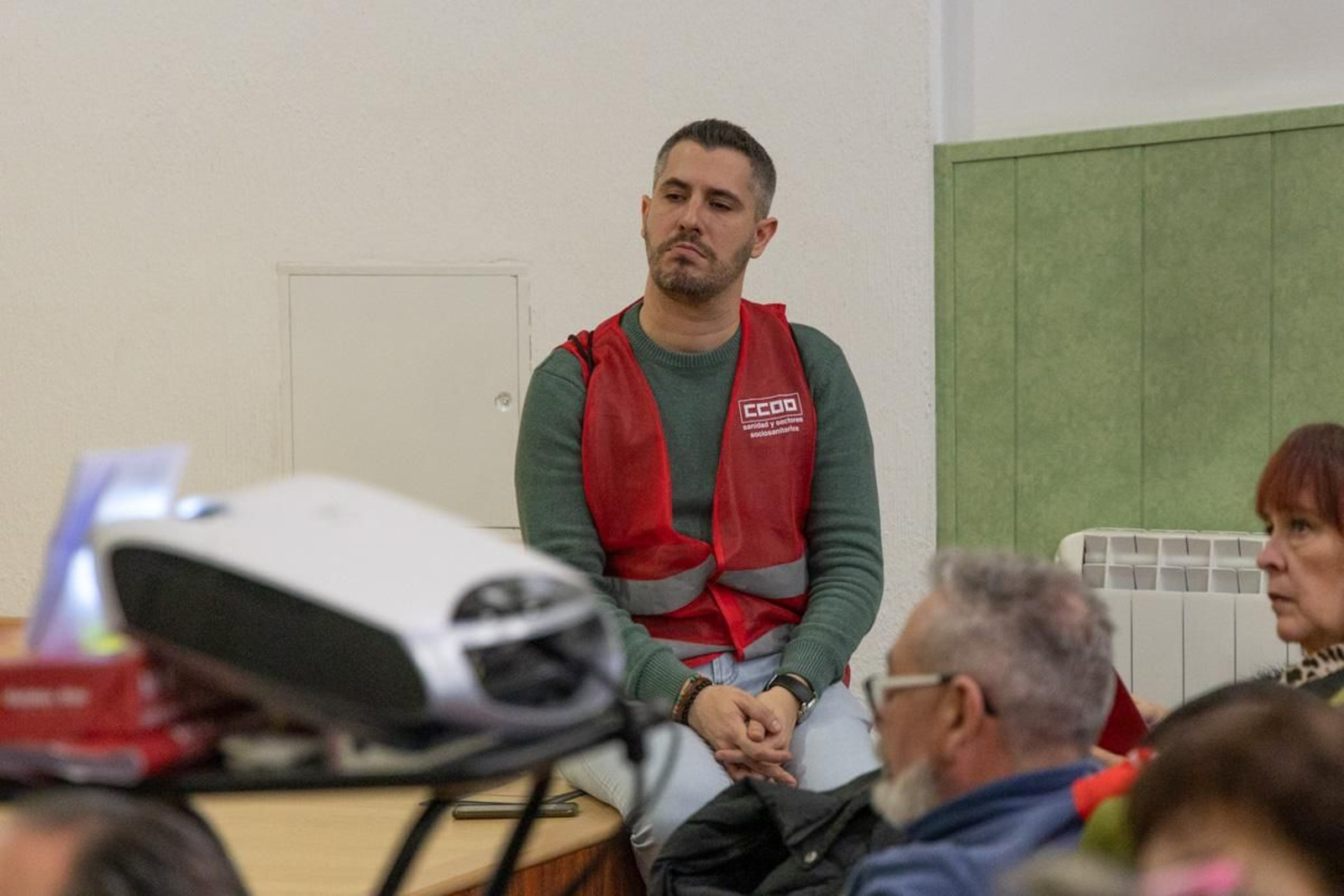 Encierro y asamblea convocado por CCOO, Satse, CSIF y UGT para denunciar el incumplimiento de los acuerdos en materia sanitaria por parte de la Junta de Andalucía