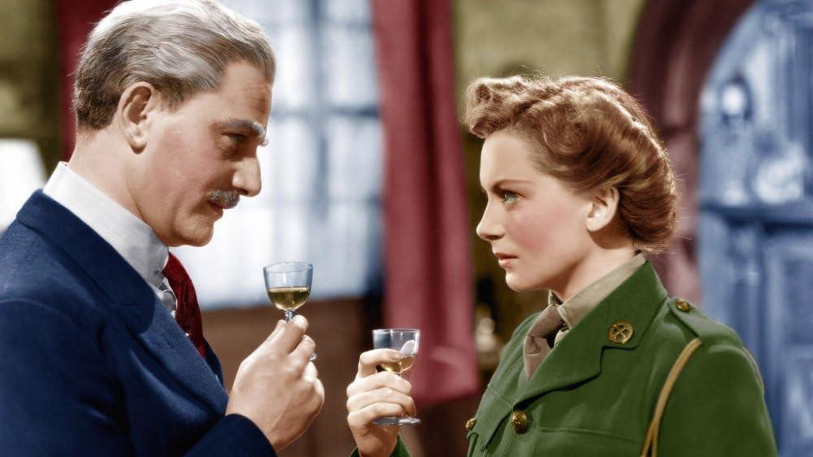 El jerez sirve para reconciliar a la pareja en 'El coronel Blimp'.