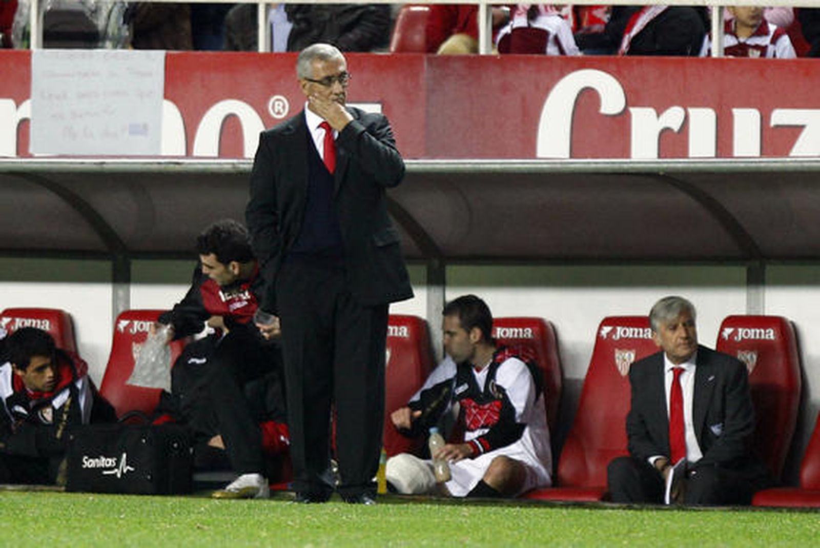 Manzano, con gesto preocupado al final del partido.

Foto: Pizarro