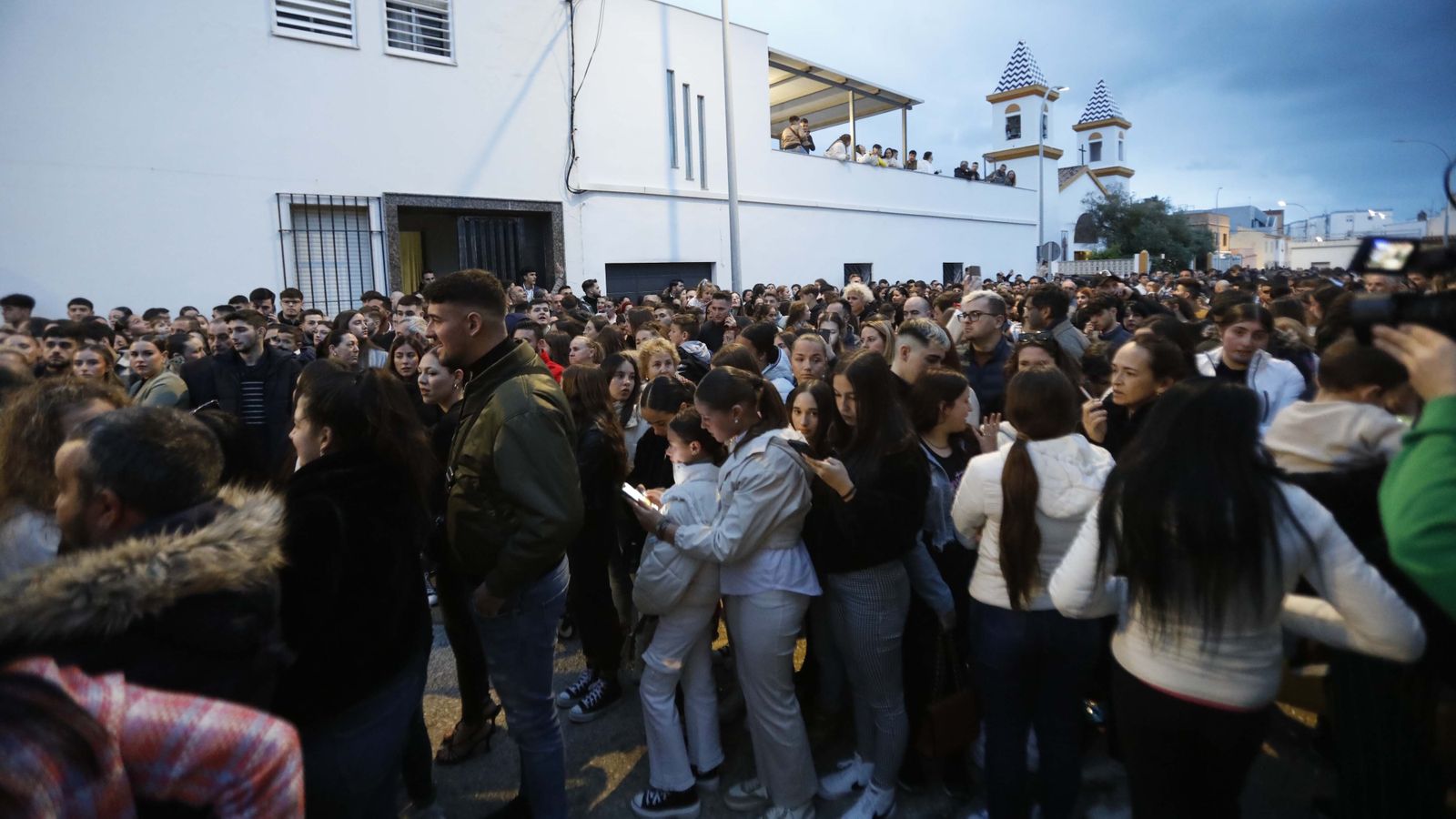 Fotos del Viernes Santo en La Línea: Cristo del Mar y Luz y Esperanza Nuestra, Soledad y Santo Entierro, Cristo del Amor y Misericordia y Amargura.