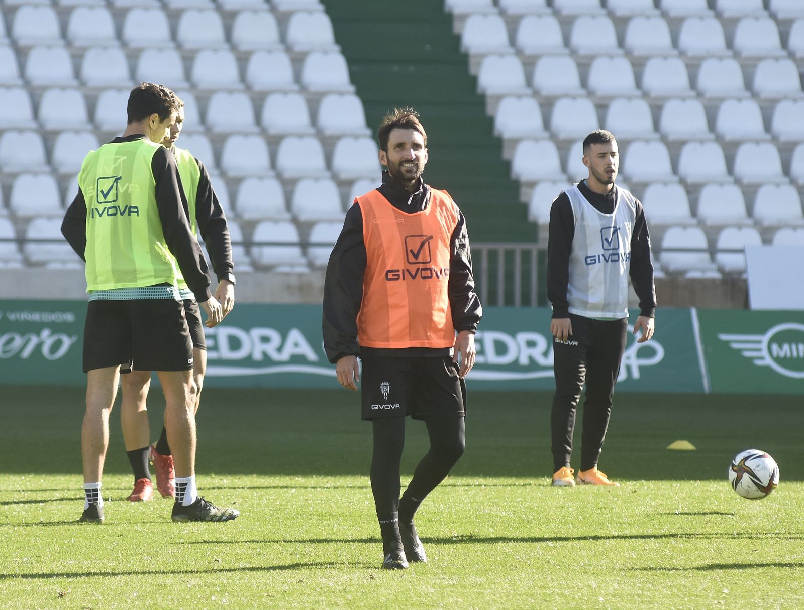 El regreso al trabajo del Córdoba CF tras el parón navideño, en imágenes