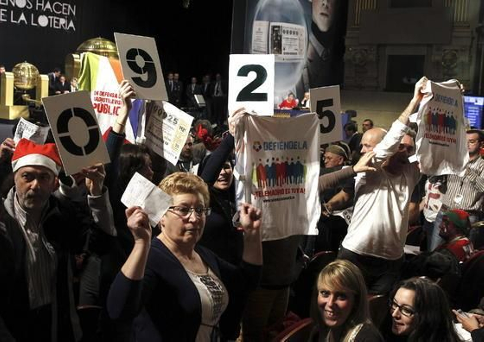 Los protestas han llegado al sorteo de Navidad.

Foto: EFE