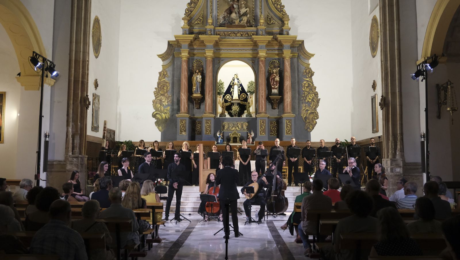 Imágenes de la actuación de Íliber Ensemble y el Coro Tomás Luis de Victoria en el XXI Festival de Música Renacentista y Barroca de Vélez Blanco