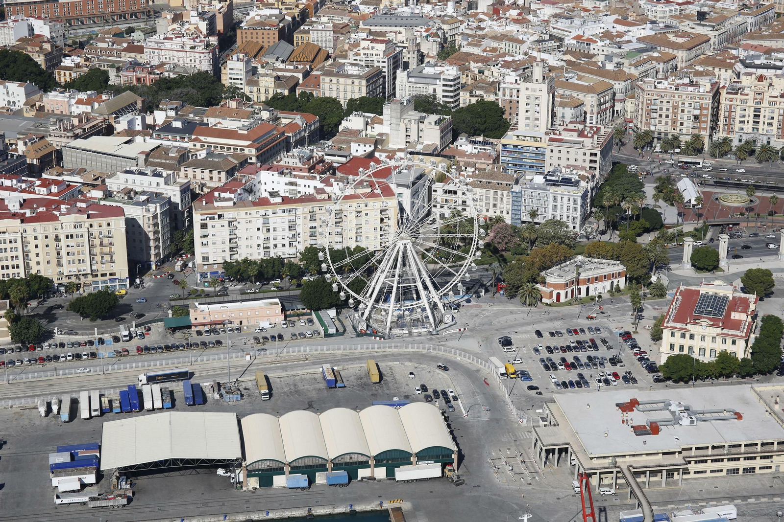 Vista de la noria del puerto, instalada en Muelle Heredia.
