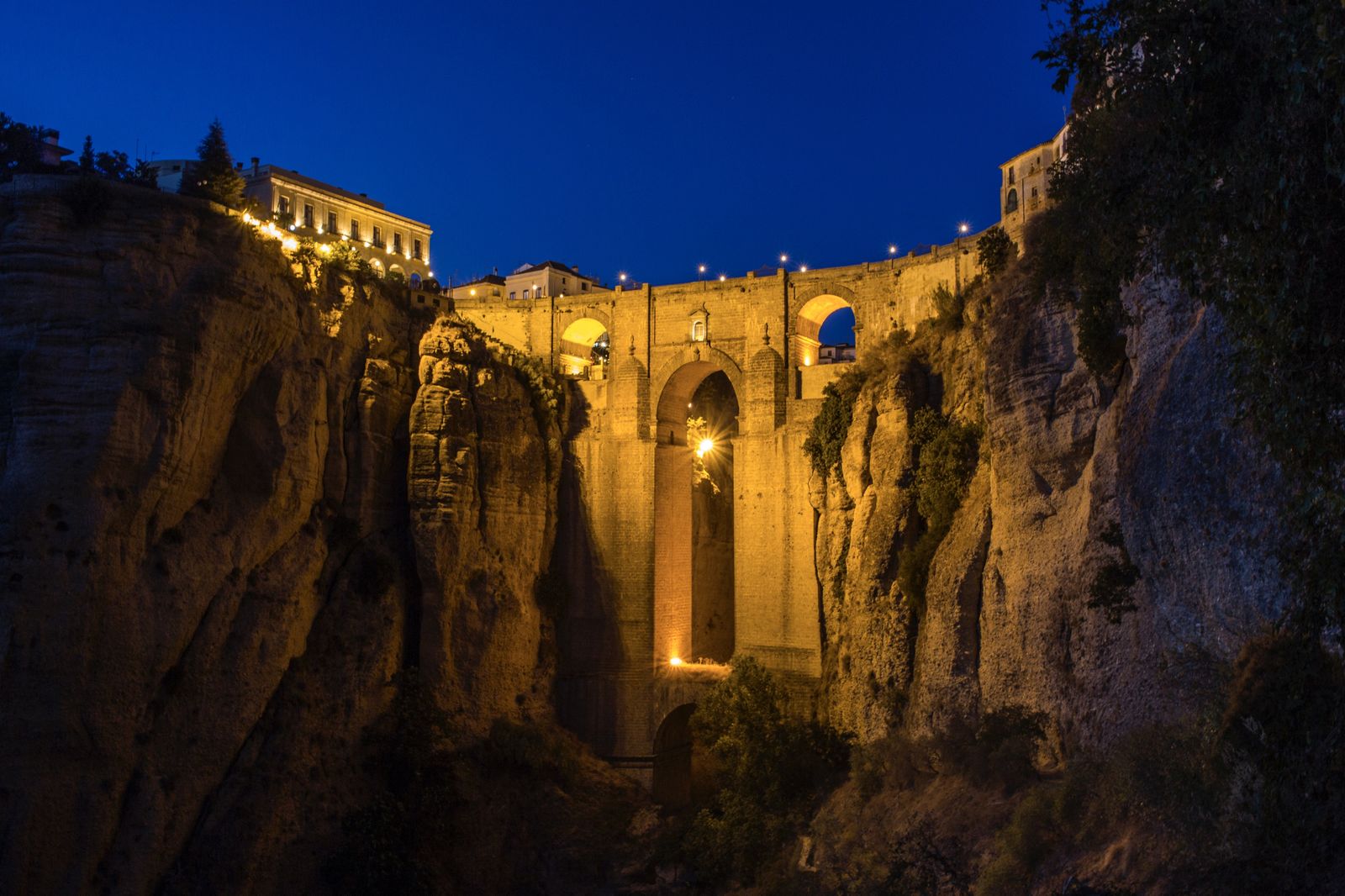 El Puente Nuevo de Ronda es la principal vía de conexión entre la zona norte y sur de la ciudad.