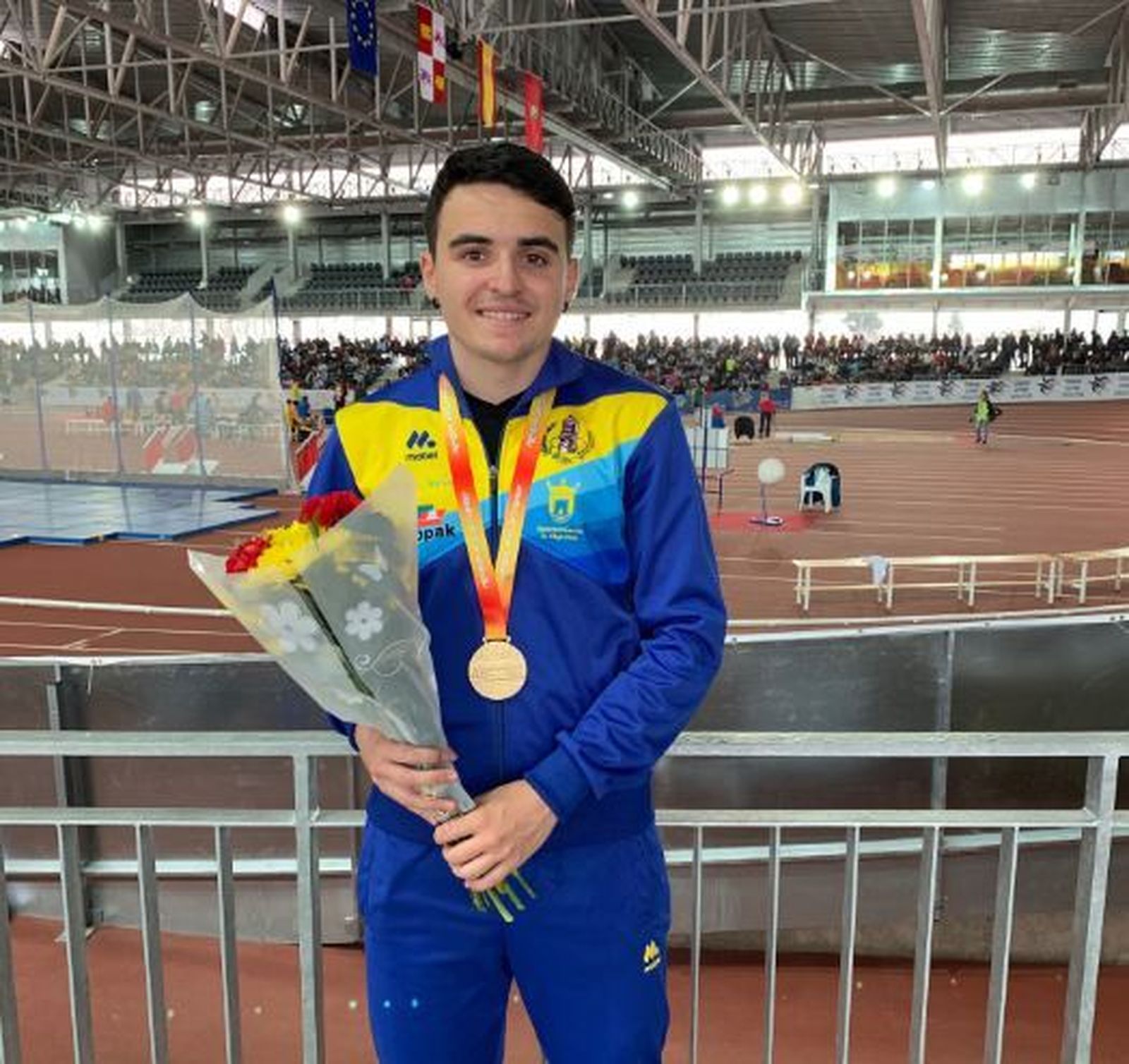 El algecireño Pablo Montalvo, con su medalla de oro.