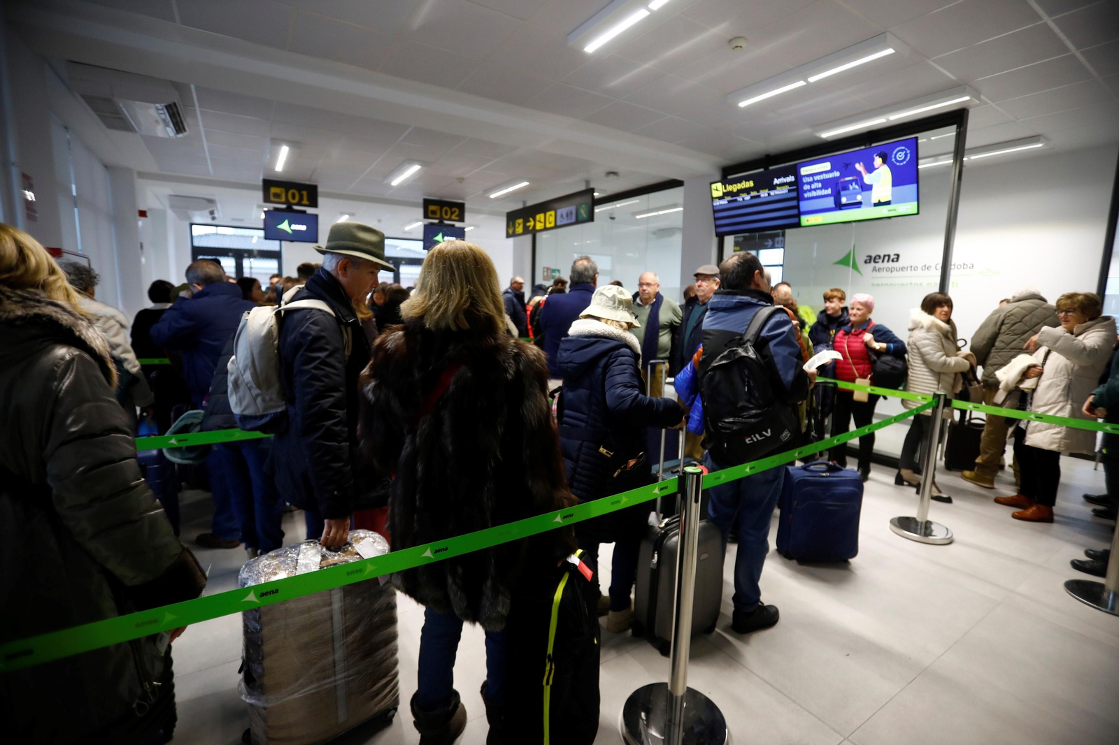El despegue del el primer vuelo chárter a Europa en el aeropuerto de Córdoba, en imágenes