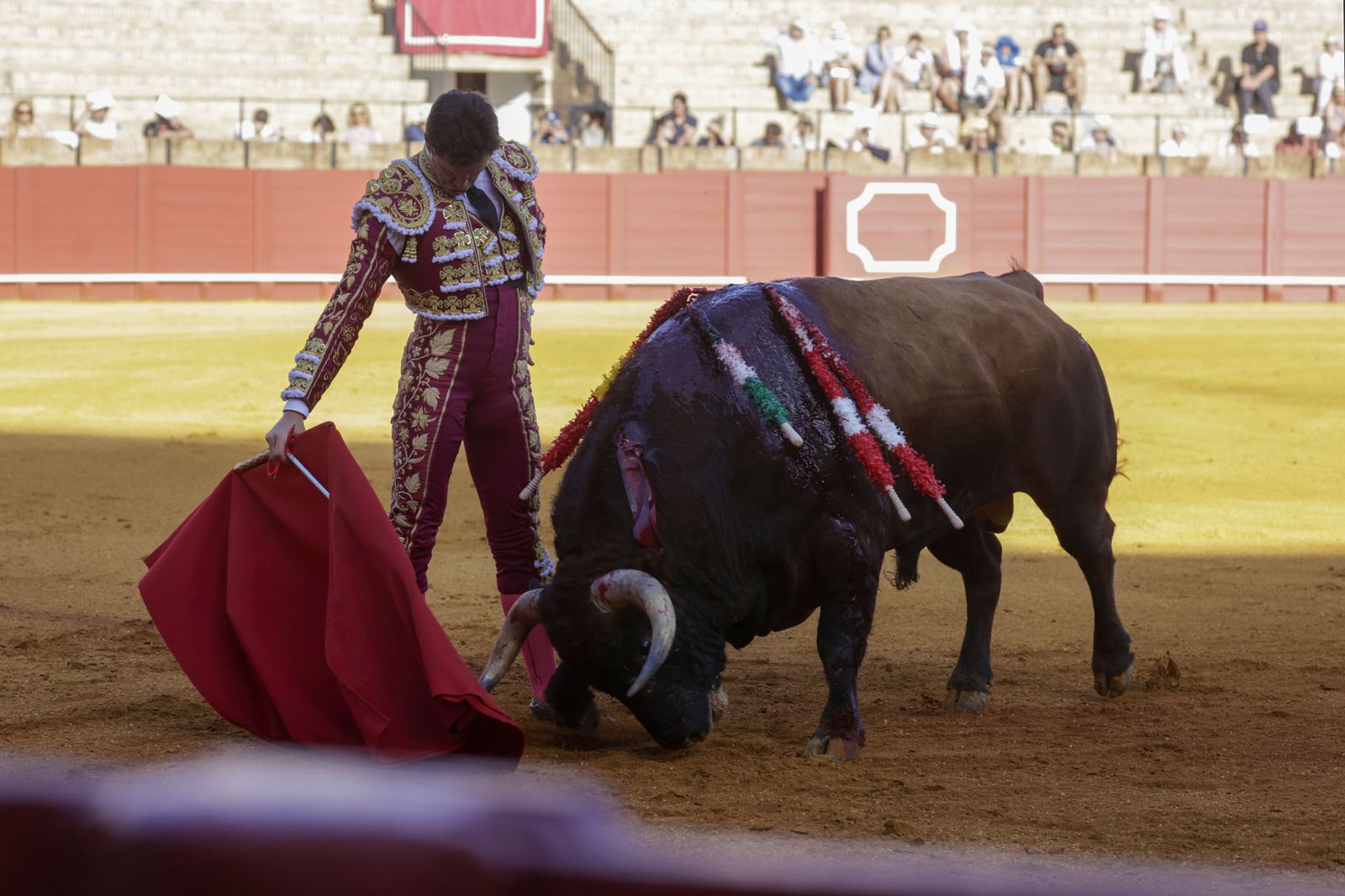 Las Imágenes de la cuarta corrida de abono en la Maestranza de Sevilla