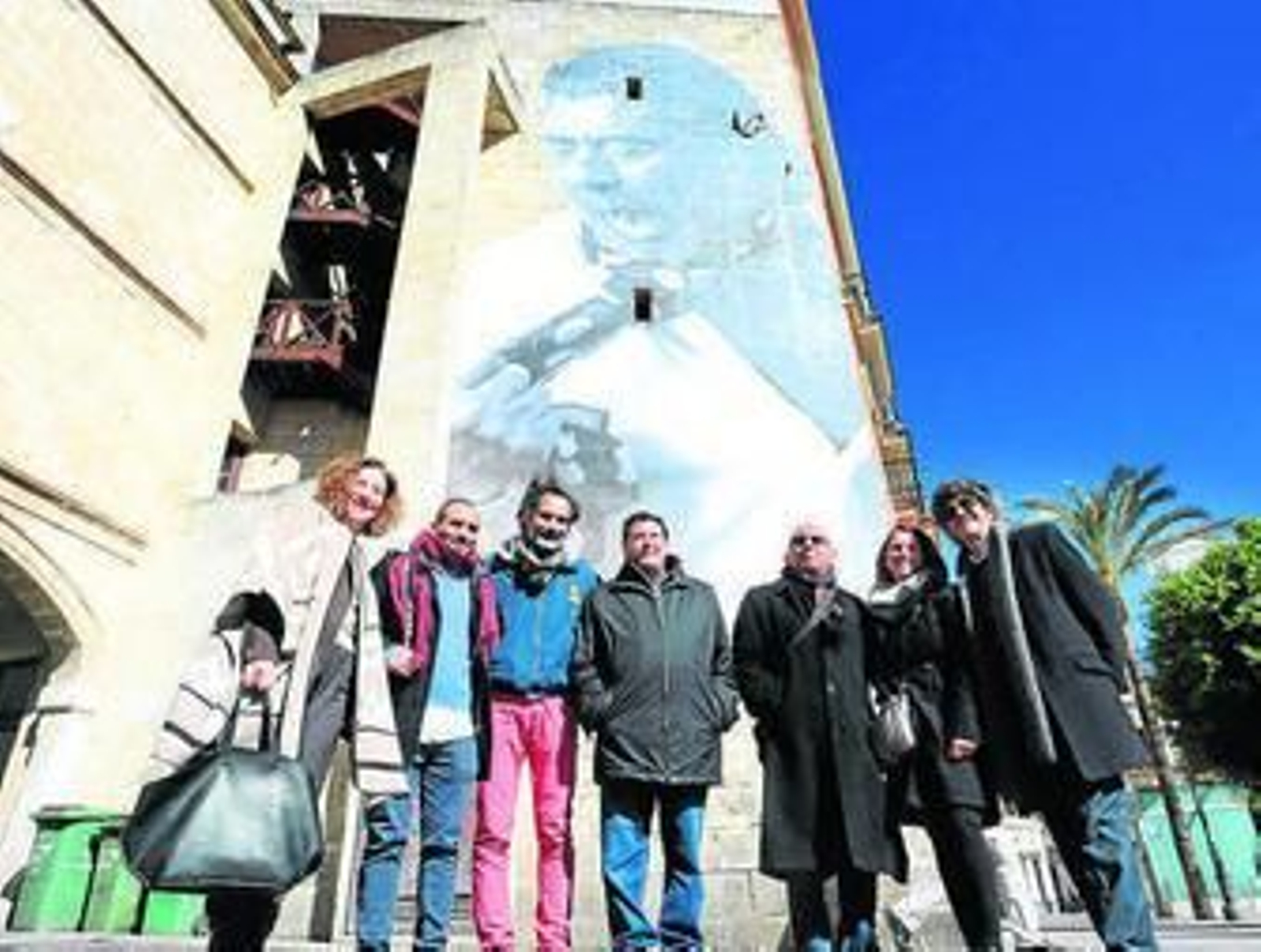 Inauguración de la exposición, ayer, en la plaza del Arenal.
