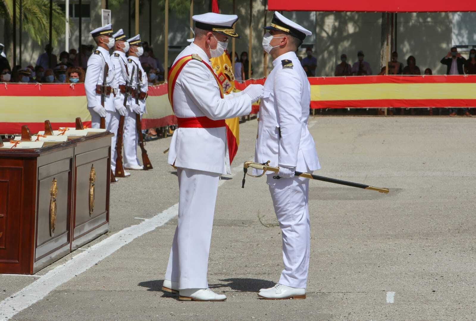 Entrega de despachos en la Escuela de Suboficiales de la Armada