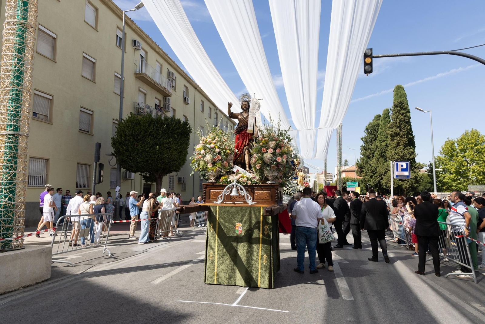 Un Jaén repleto de fieles acompañan los traslados de las veinte imágenes de la Magna (II)