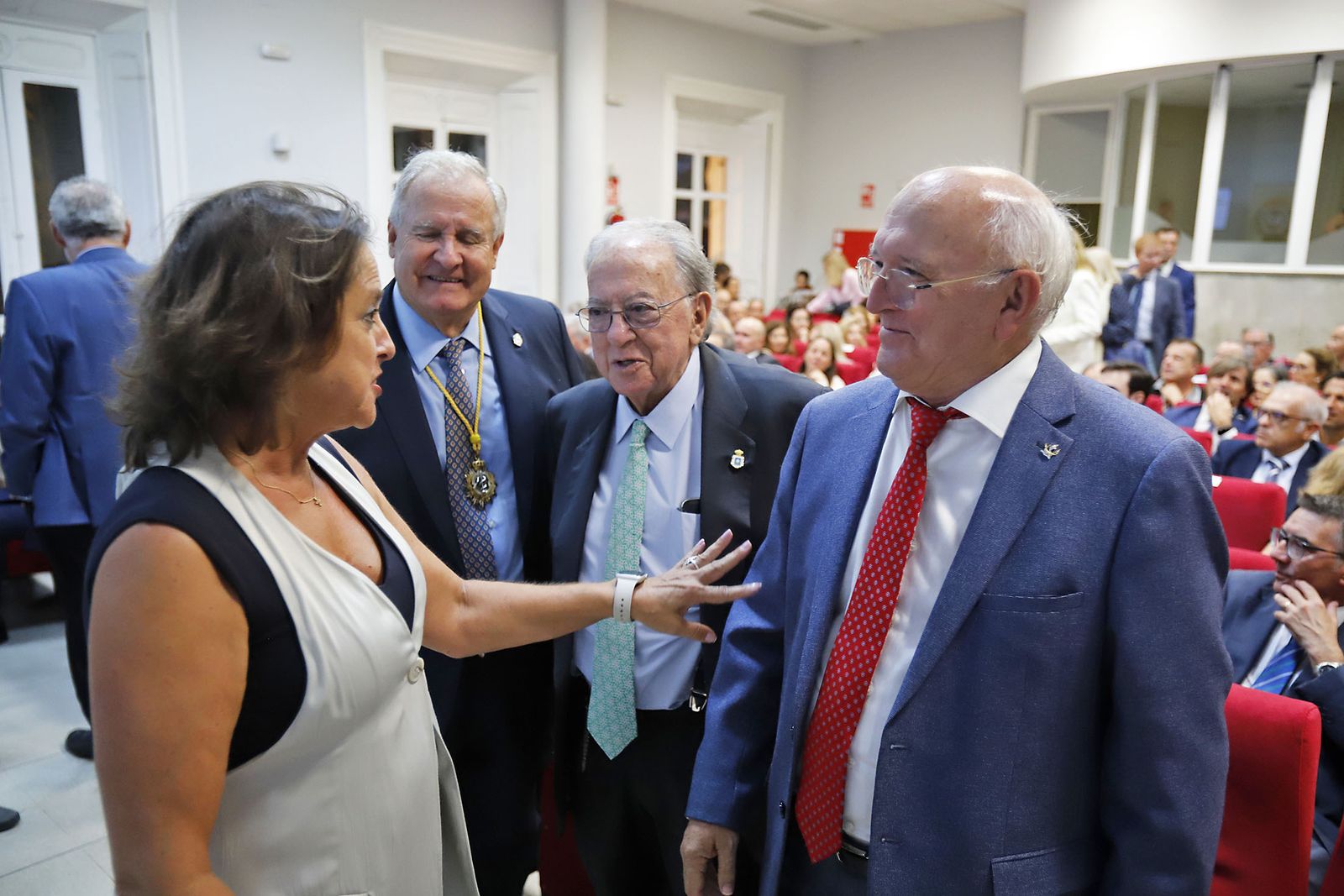 Imágenes de la toma de posesión institucional de la nueva Junta Directiva del Ilustre Colegio Oficial de Médicos de Huelva