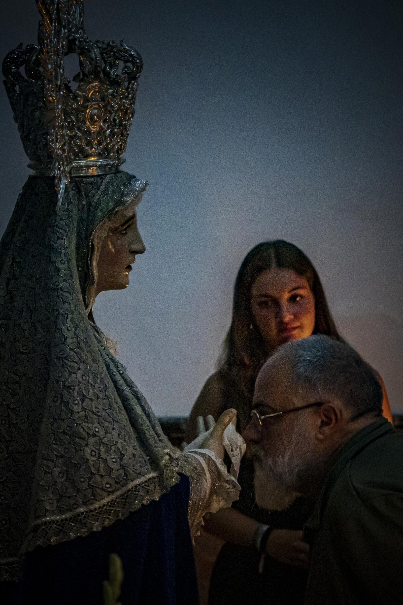 Primer día del besamanos extraordinario por el 75 aniversario del Dogma de la Asunción en Cádiz