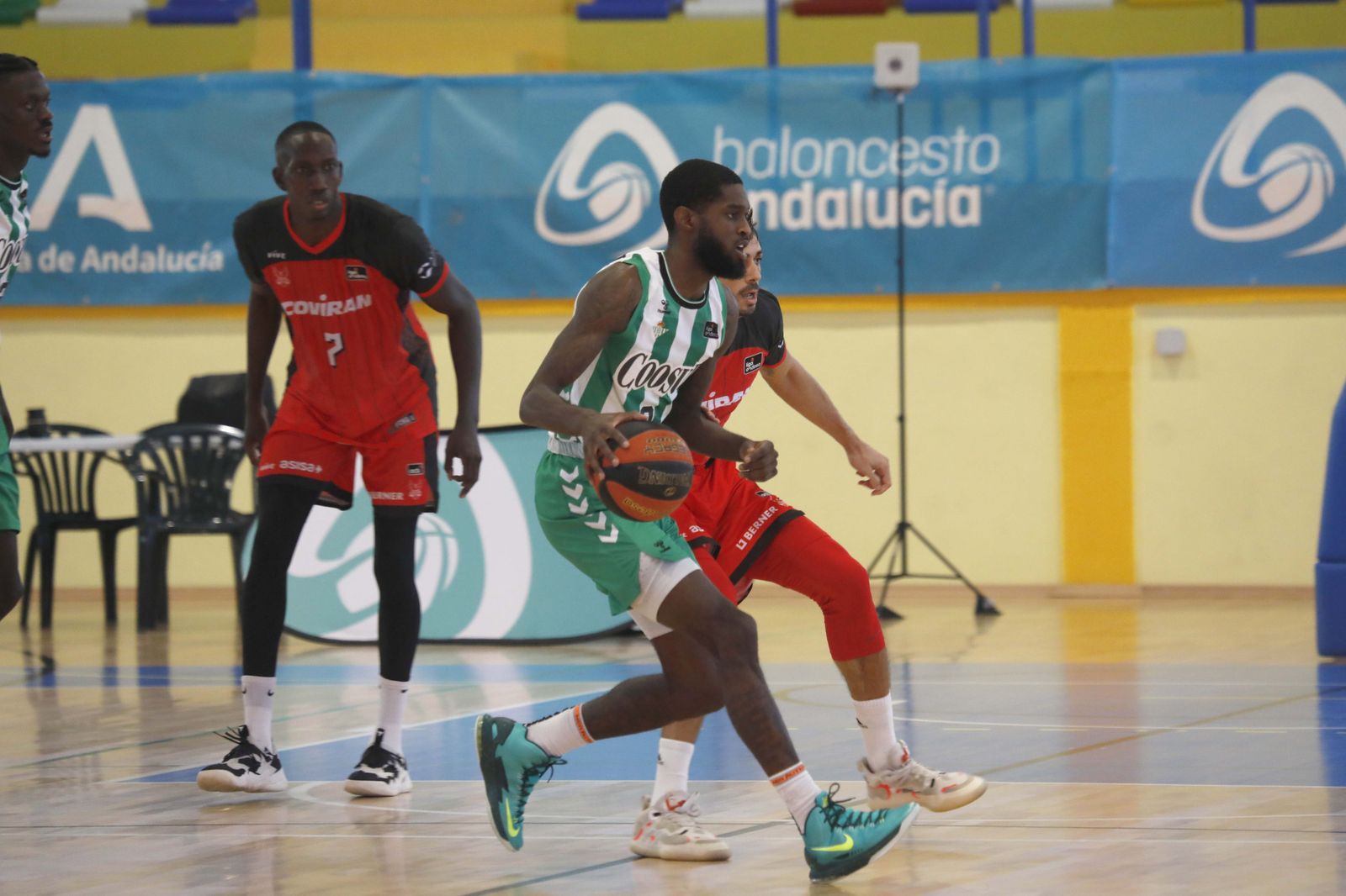 Un momento del Betis-Granada disputado en La Línea