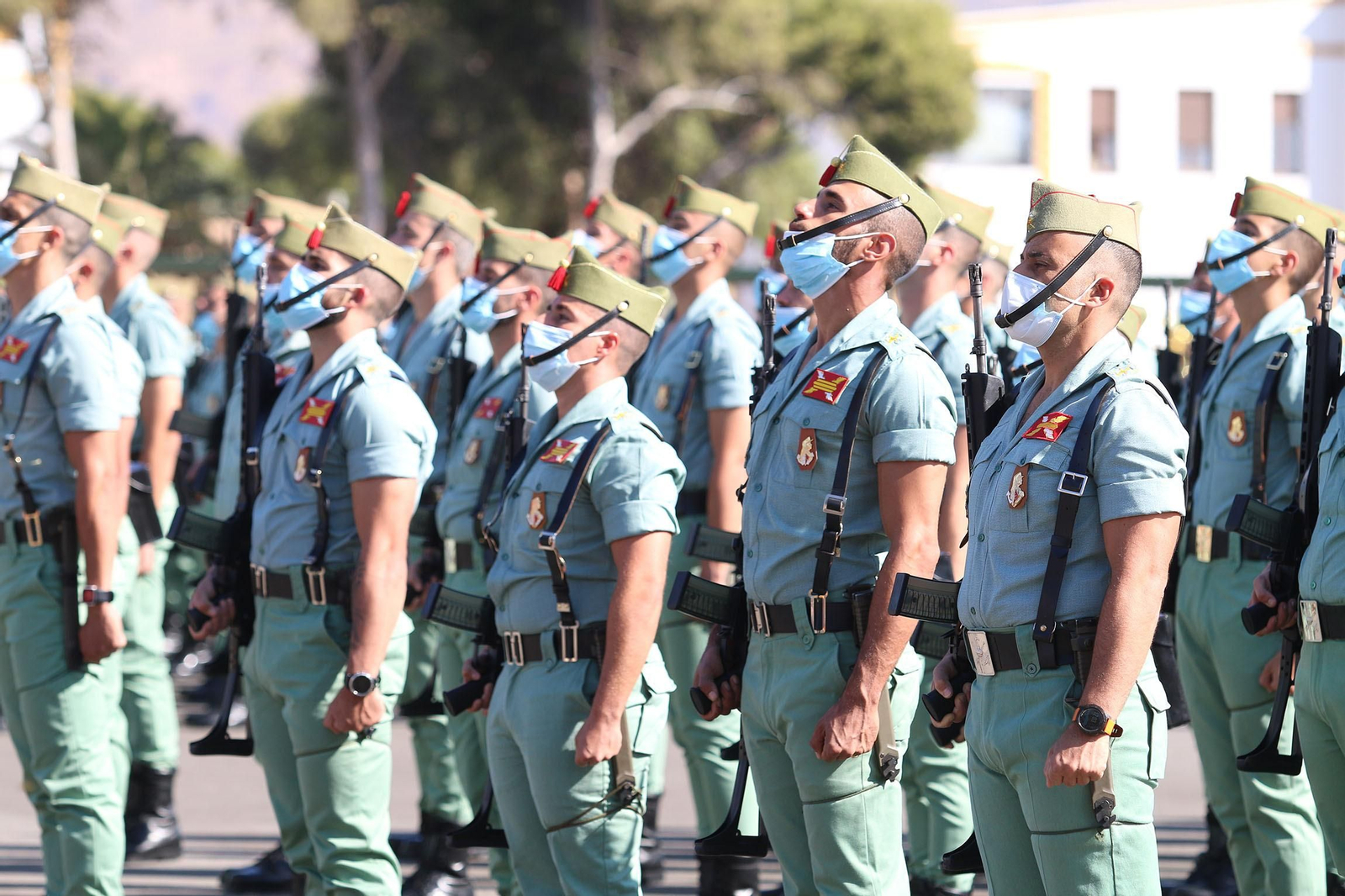 Fotogalería de la ministra de Defensa, Margarita Robles, a La Legión
