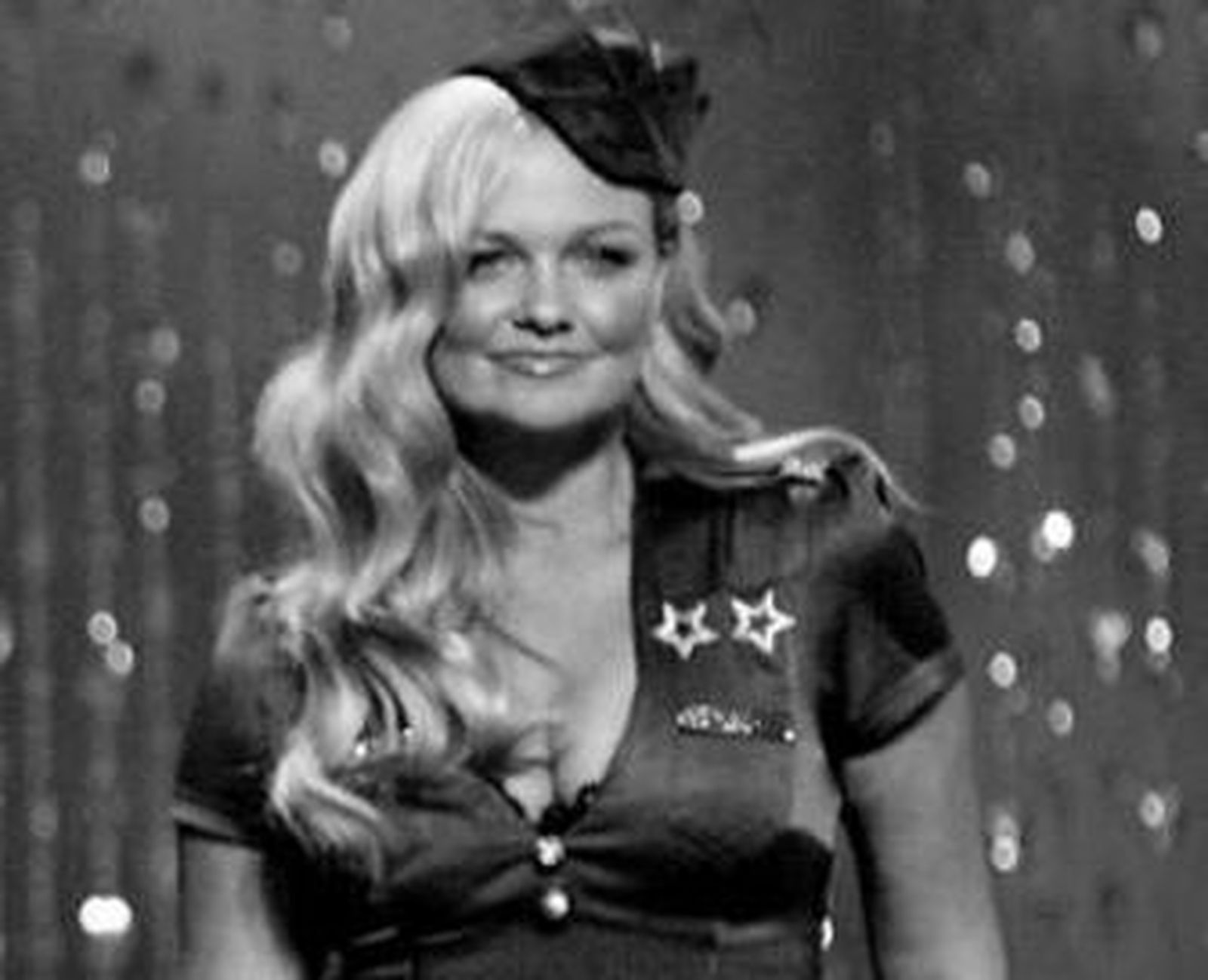 La 'spice' Emma Bunton se lesiona durante una actuación