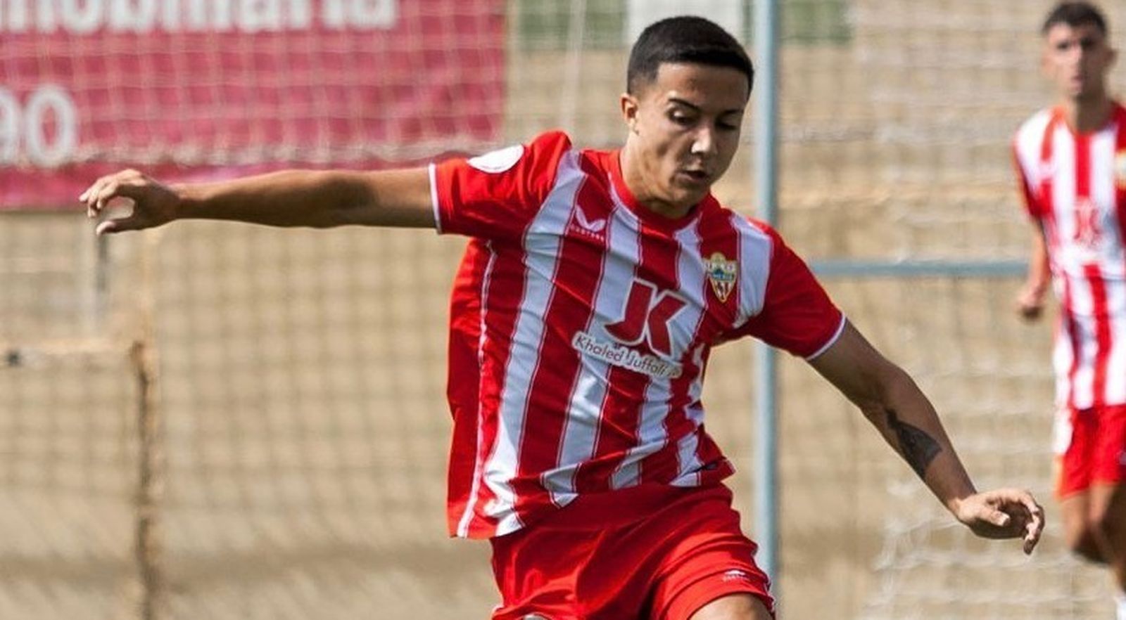 Lustosa, con el juvenil rojiblanco