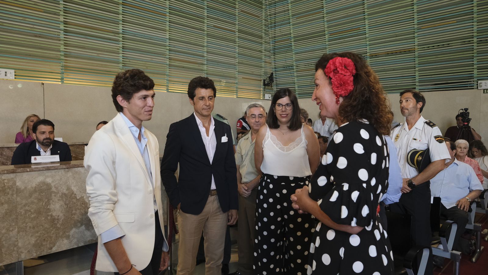 Imágenes de la entrega del Capote de Paseo a Jorge Martínez