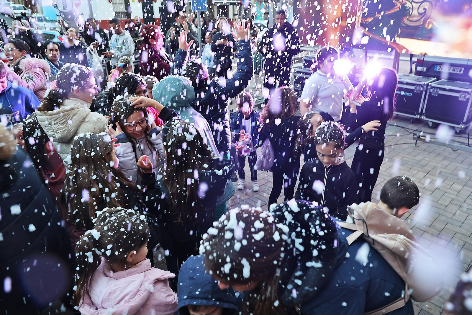 Una sorprendente nevada llena de alegría el barrio de Las Colonias