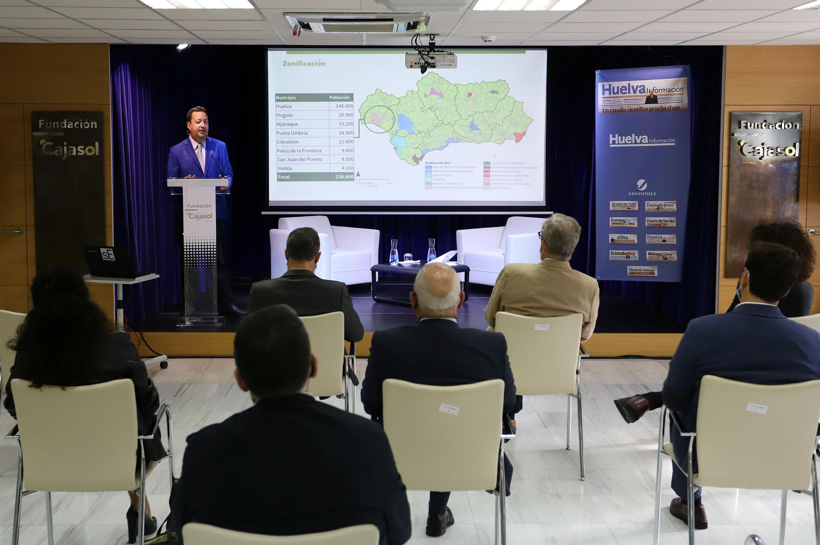 Imágenes del Foro Gerardo Rojas, con la participación de Antonio Lozano García