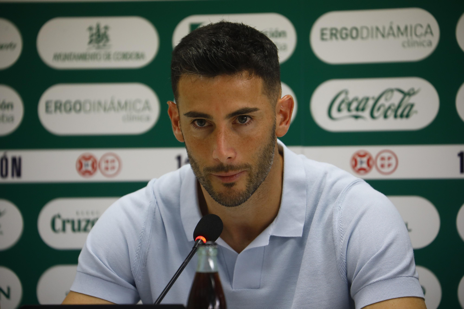 Las mejores fotos de la presentación de Carlos Albarrán con el Córdoba CF