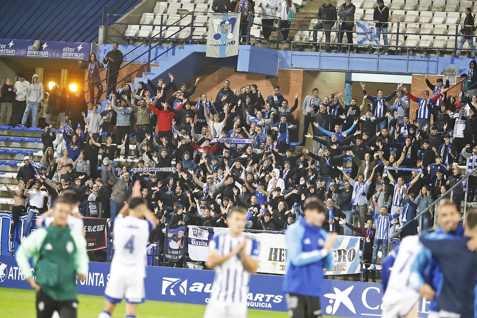 Imágenes del ambiente en el Recreativo de Huelva - San Fernando