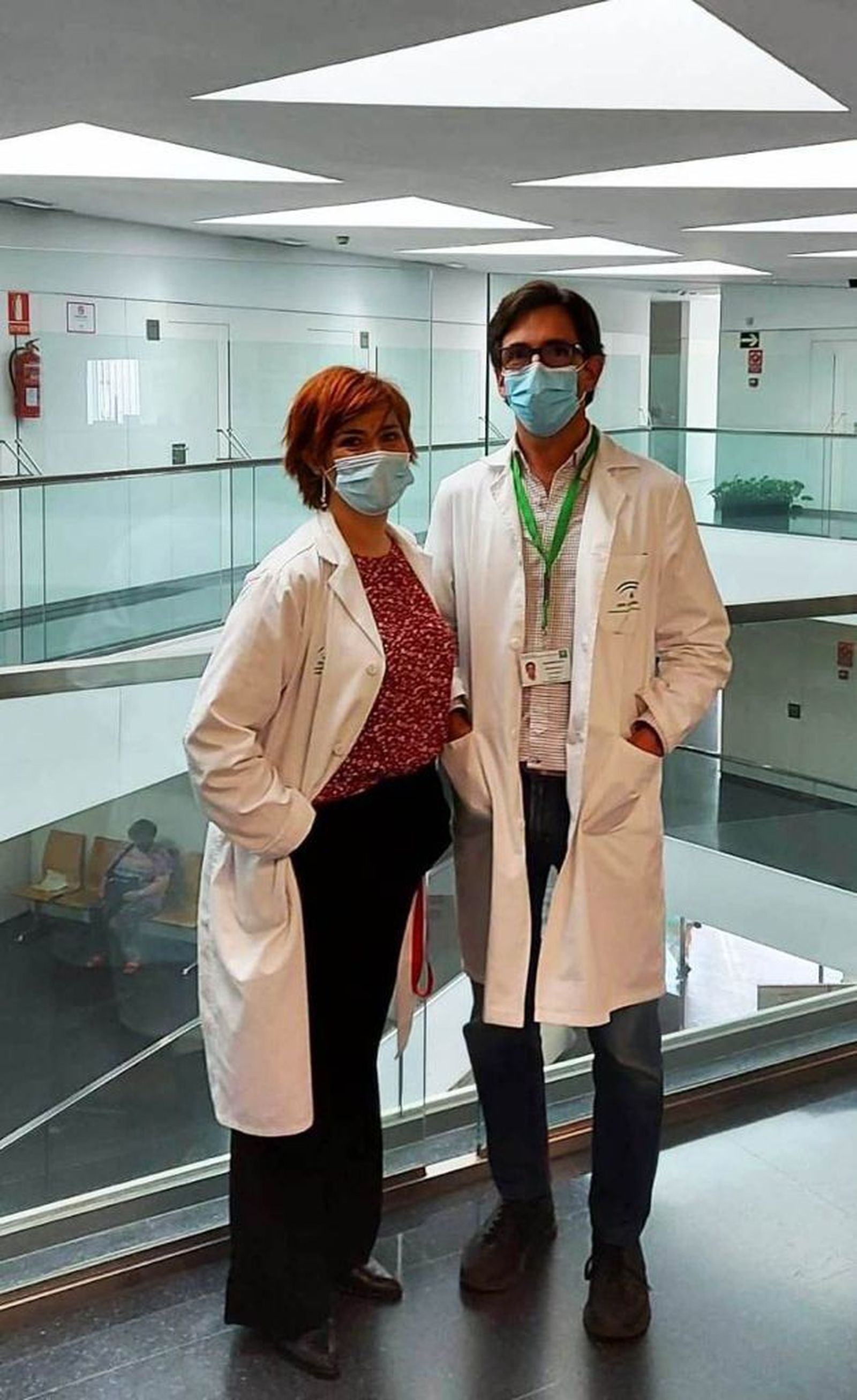 Alejandro García y Natividad Figueroa , miembros del equipo ganador.