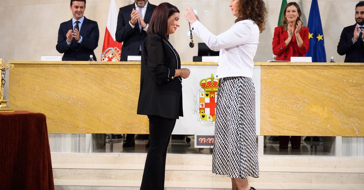 Lorena Nieto se incorpora como concejal del PP al Ayuntamiento de Almería