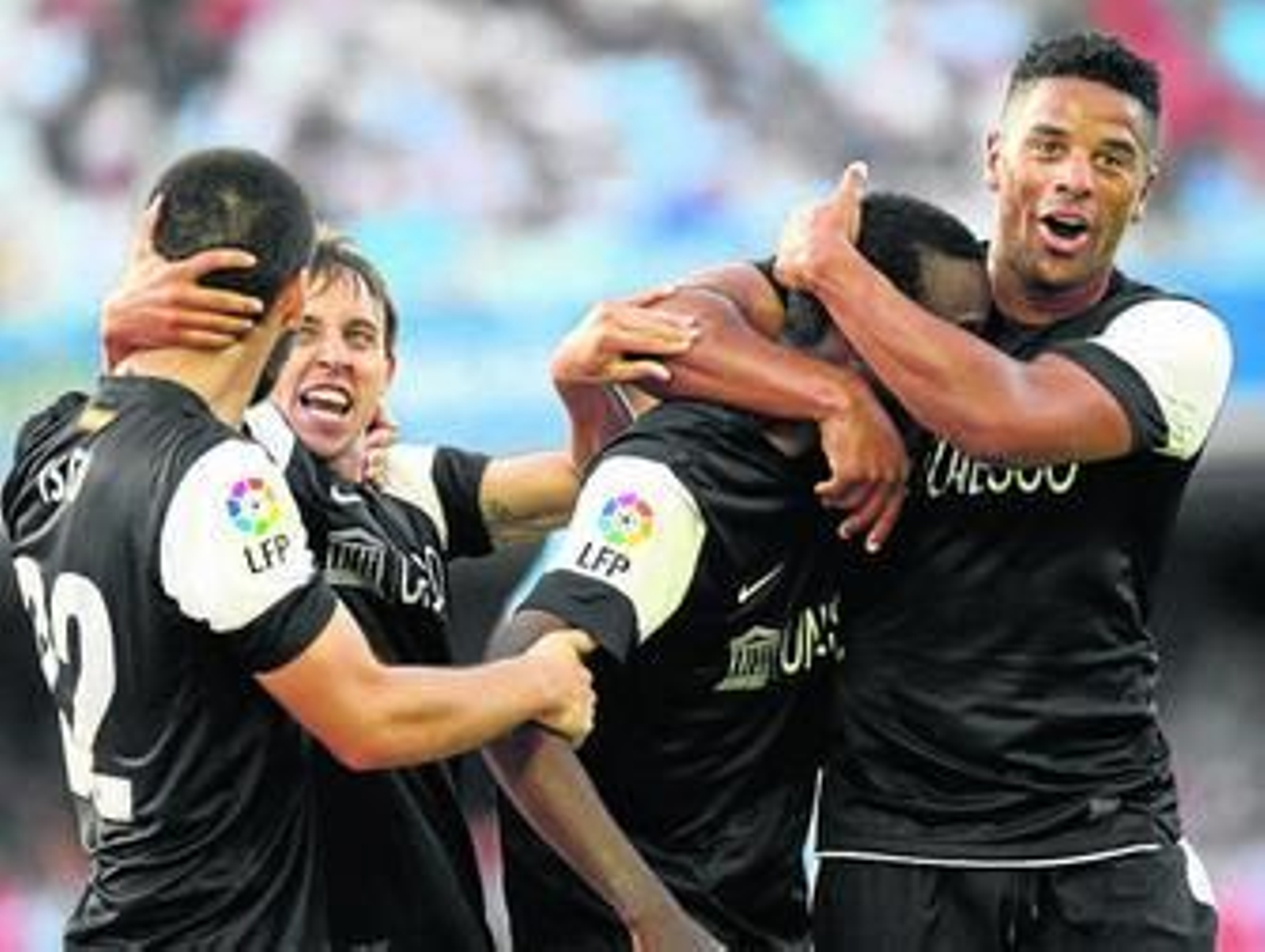 Eliseu abraza a Fabrice en Balaídos.