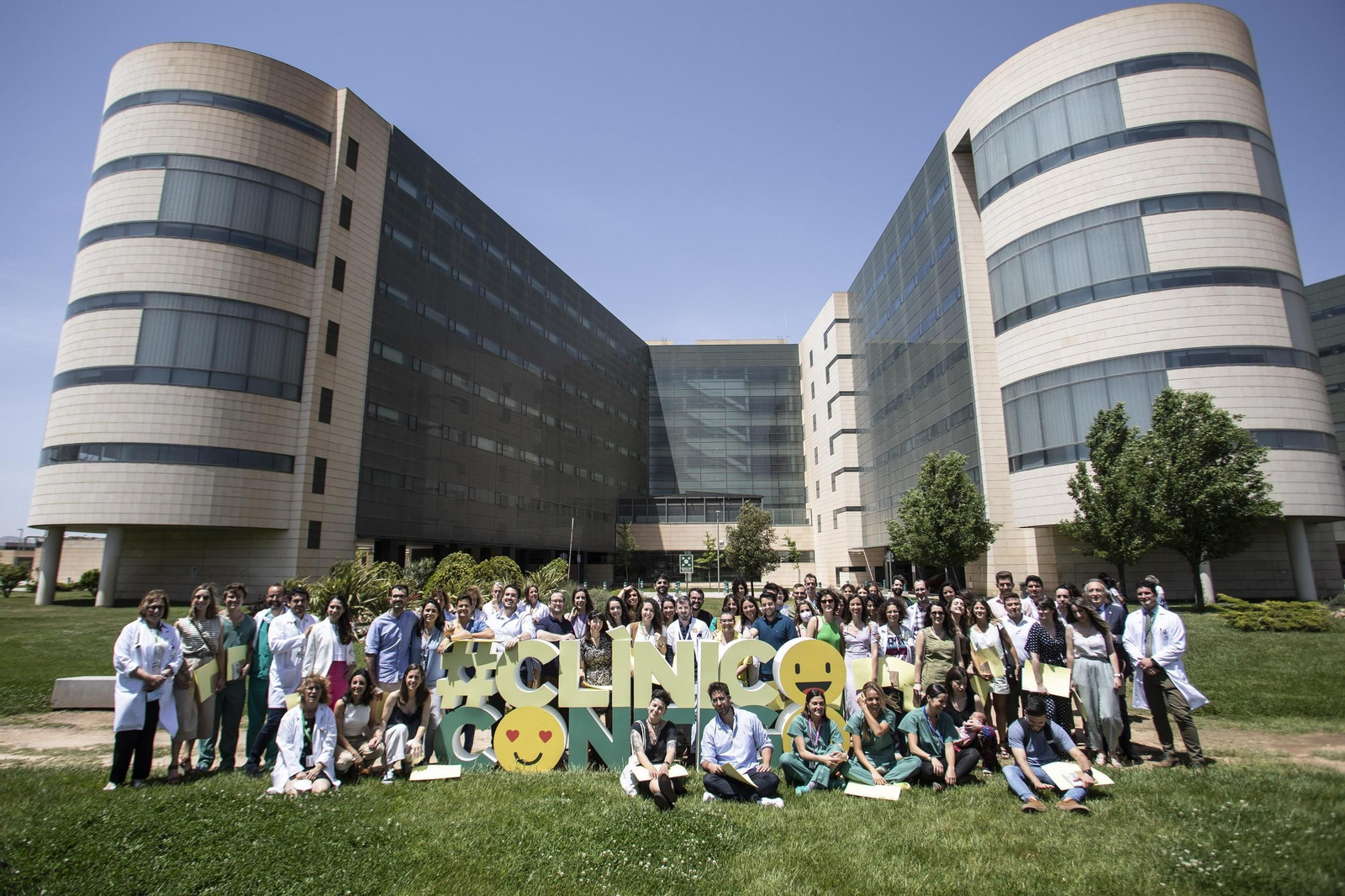 Graduación de los Mir en el hospital San Cecilio de Granada en 2022