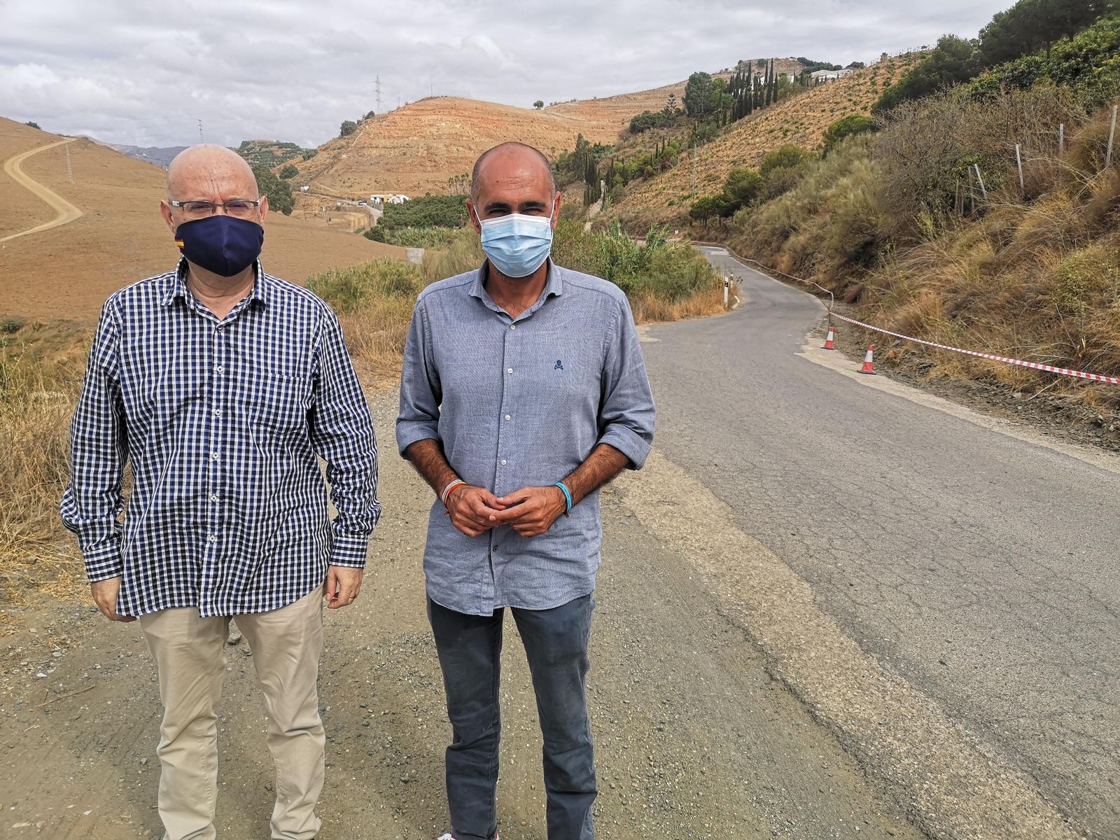 Carretera entre Cajiz y Los Iberos.