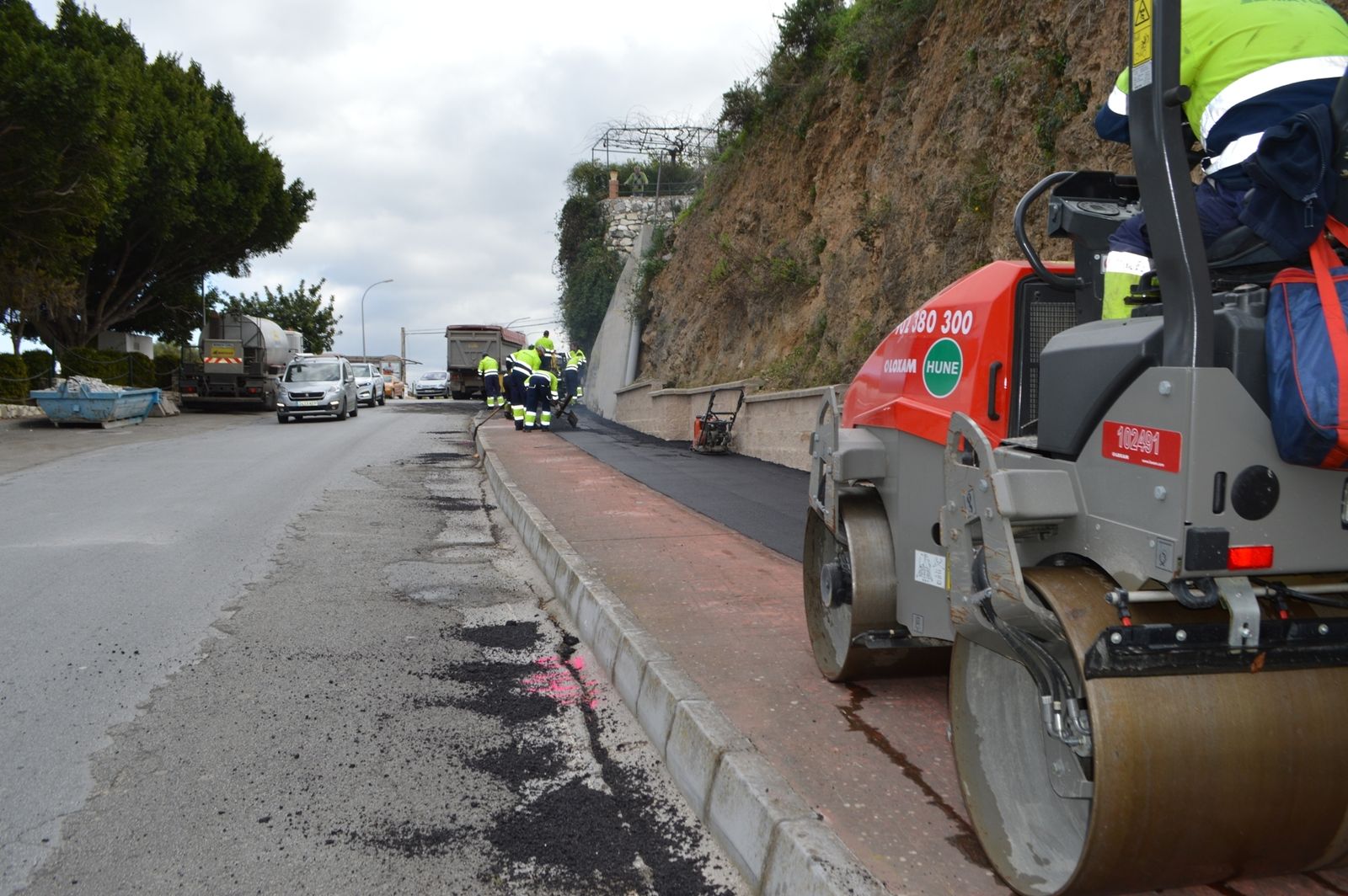 Operarios en la avenida de la Constitución.