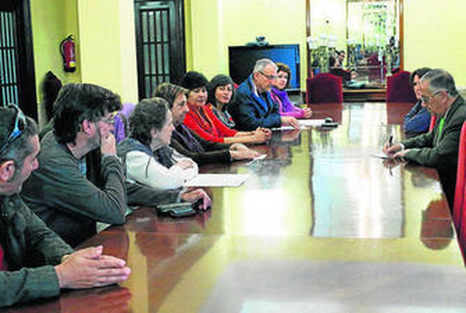 Reunión de los responsables de varias ONG y Pérez Viguera.