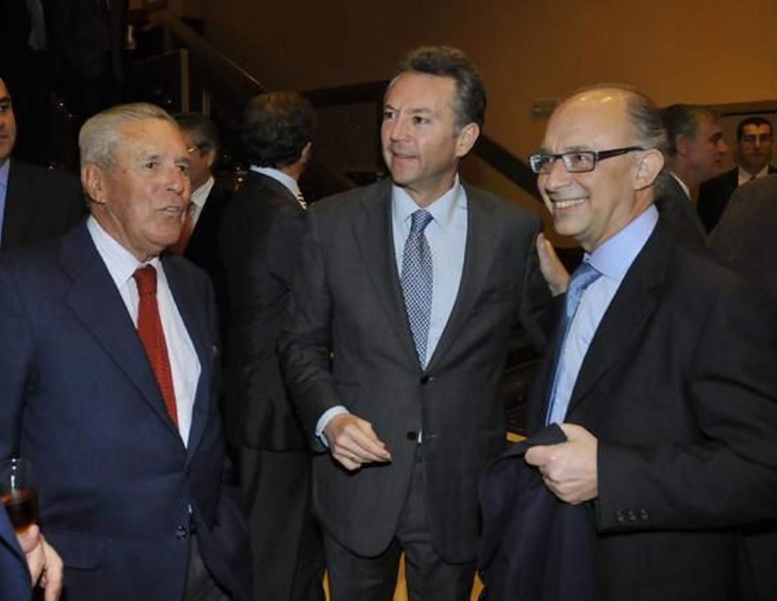 El abogado José Ramón del Río; José Joly y el portavoz de Economía del PP, Cristóbal Montoro.

Foto: Juan Carlos Vazquez / Victoria Hidalgo