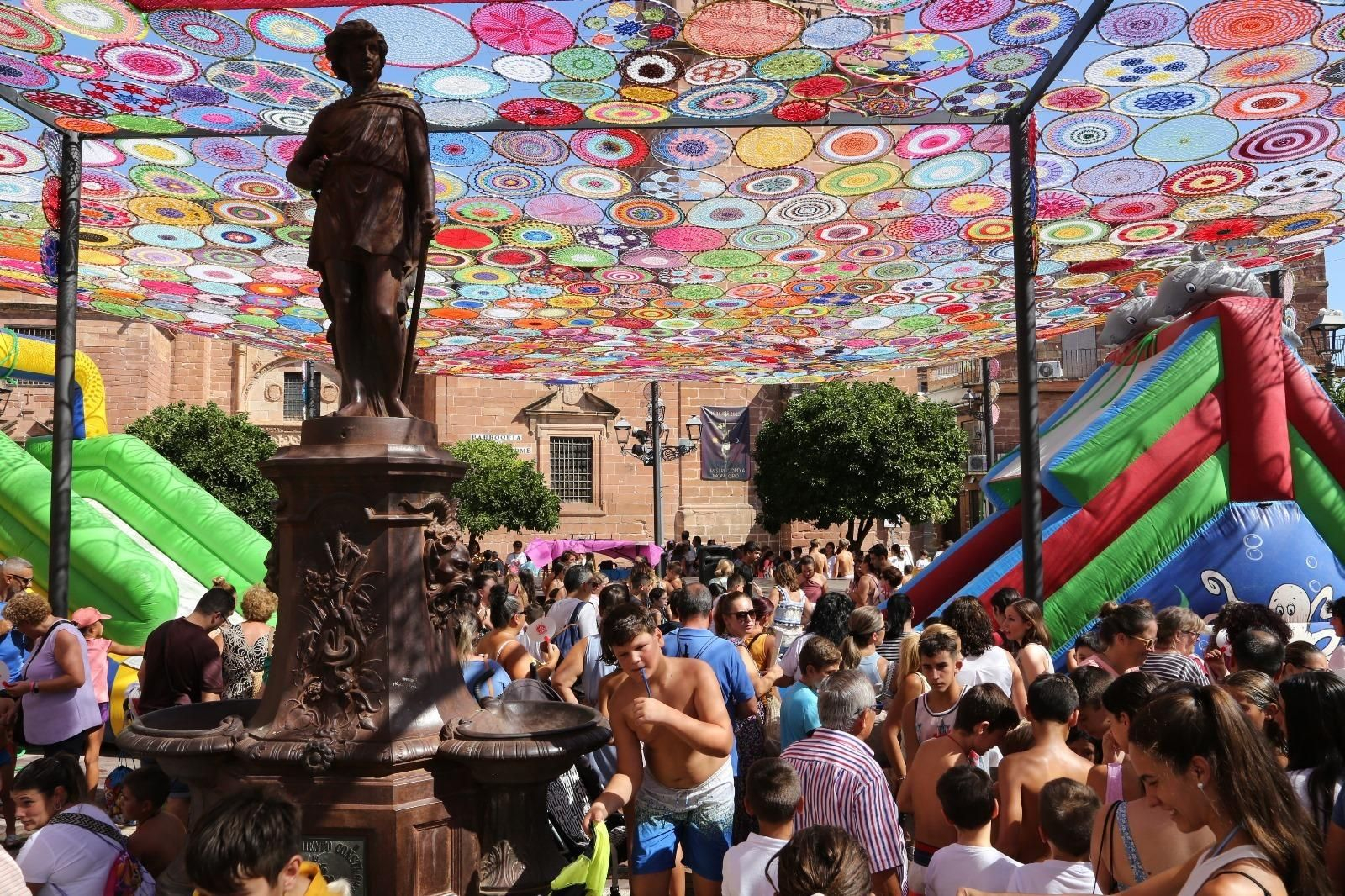 Las mejores imágenes de la fiesta de la Diablilla en Montoro: sustos, diversión y un espectacular tobogán gigante