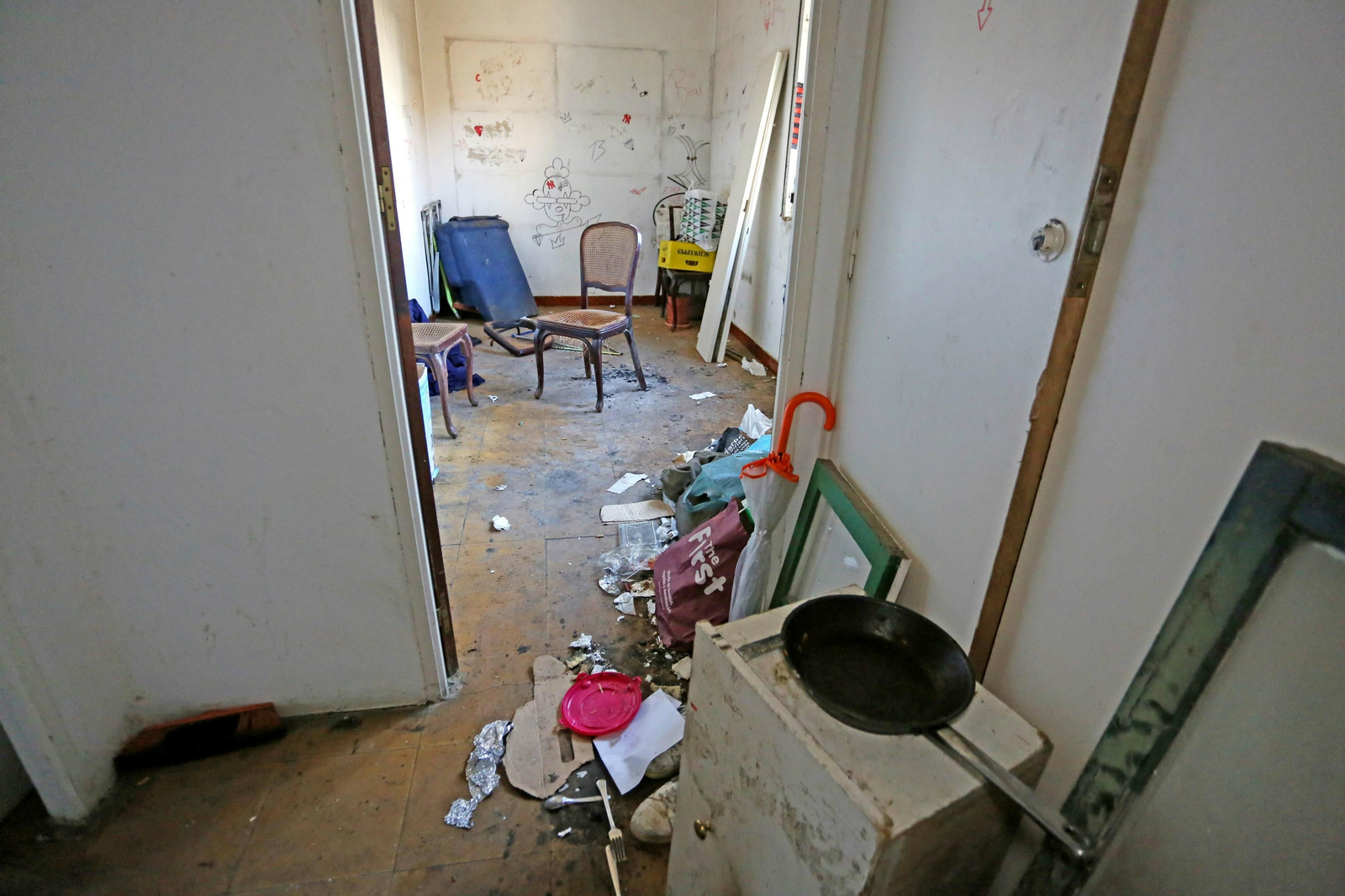 Imágenes de los destrozos y expolio en el restaurante EL Bosque