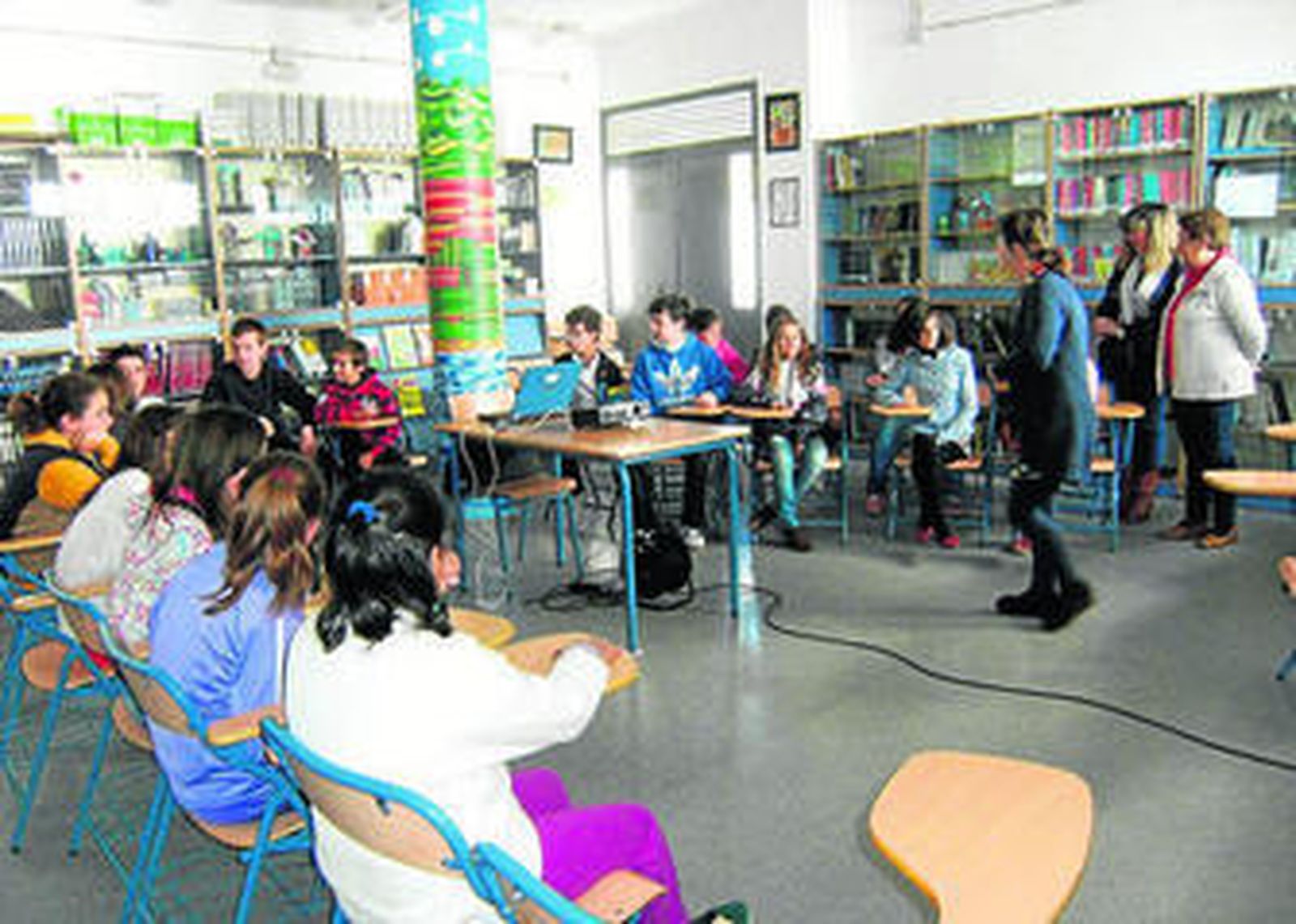 Visita de alumnos del colegio Los Silos al Instituto San Miguel.