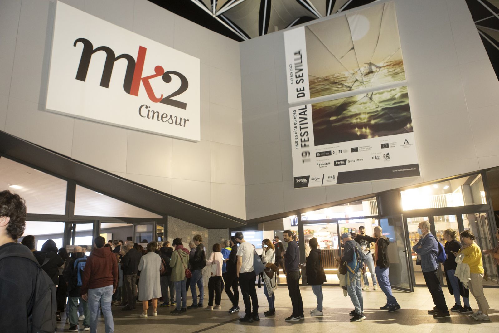 Colas en la última edición del Festival de Sevilla.