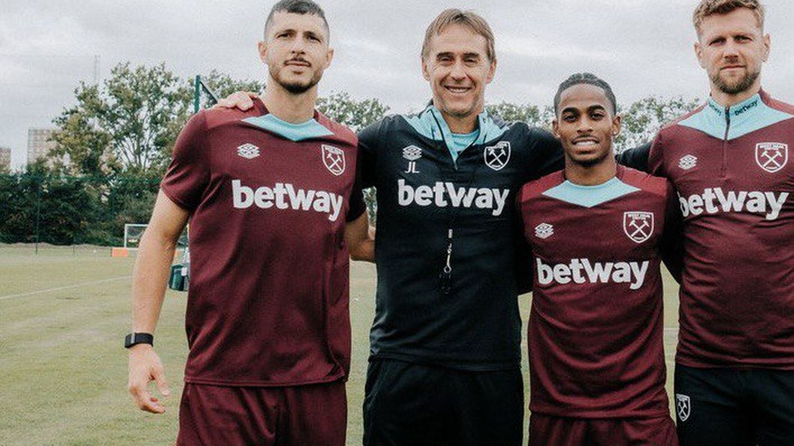 Guido Rodríguez junto a Julen Lopetegui en el West Ham United
