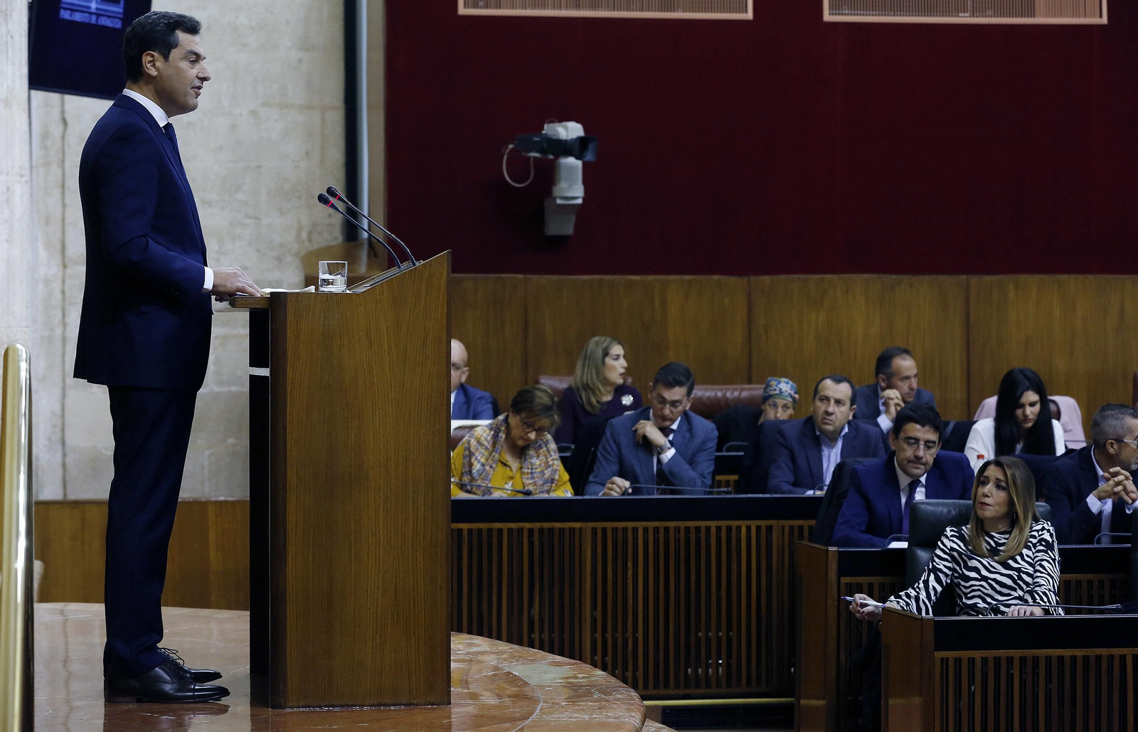 Las imágenes de la sesión de investidura de Juanma Moreno