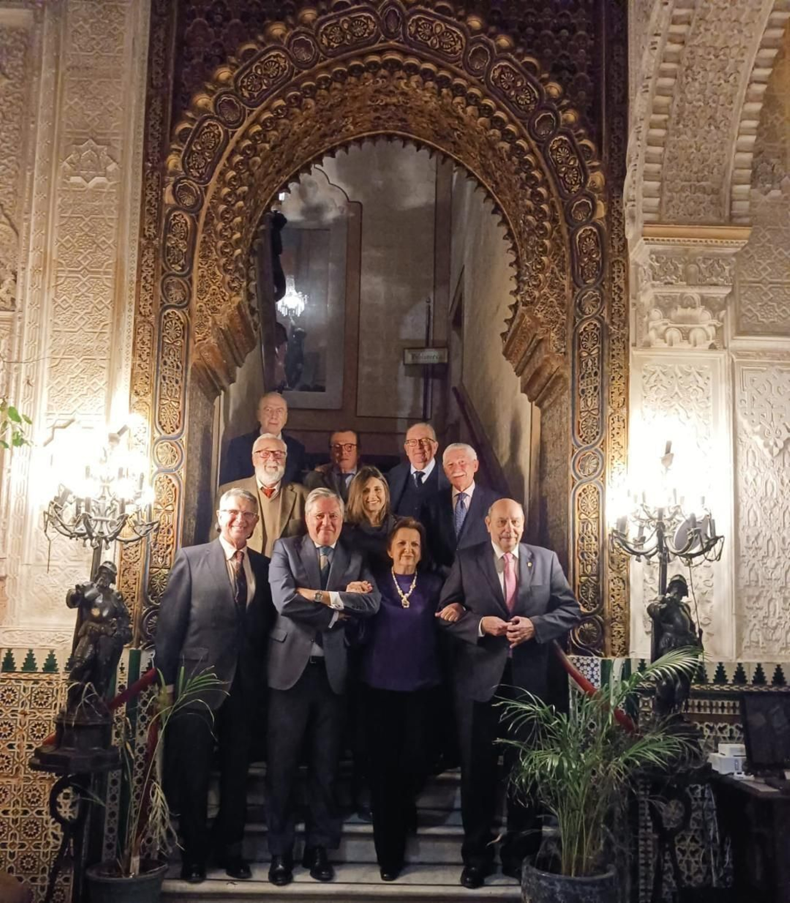 Manuel Estrella con Marcos Arce, José Luis Tejada, Fernando Rodríguez, Miguel Guilloto, Antonio Gómez de Barreda, Macarena de la Fuente, Miguel Fernández Melero, Amparo Bellón y Álvaro Caravaca.