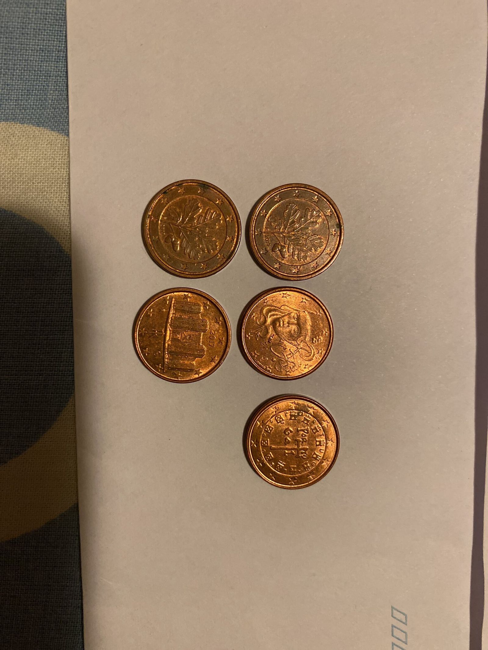 Diferentes monedas de un céntimo de origen alemán o portugués