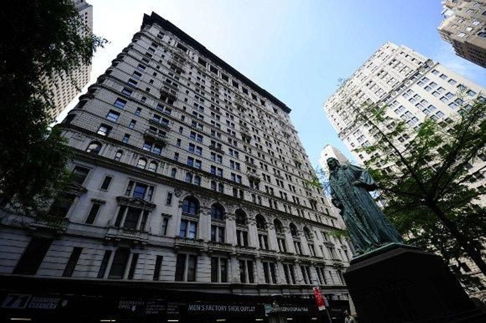 Comienza la 'nueva vida' de Strauss-Kahn bajo arresto domiciliario