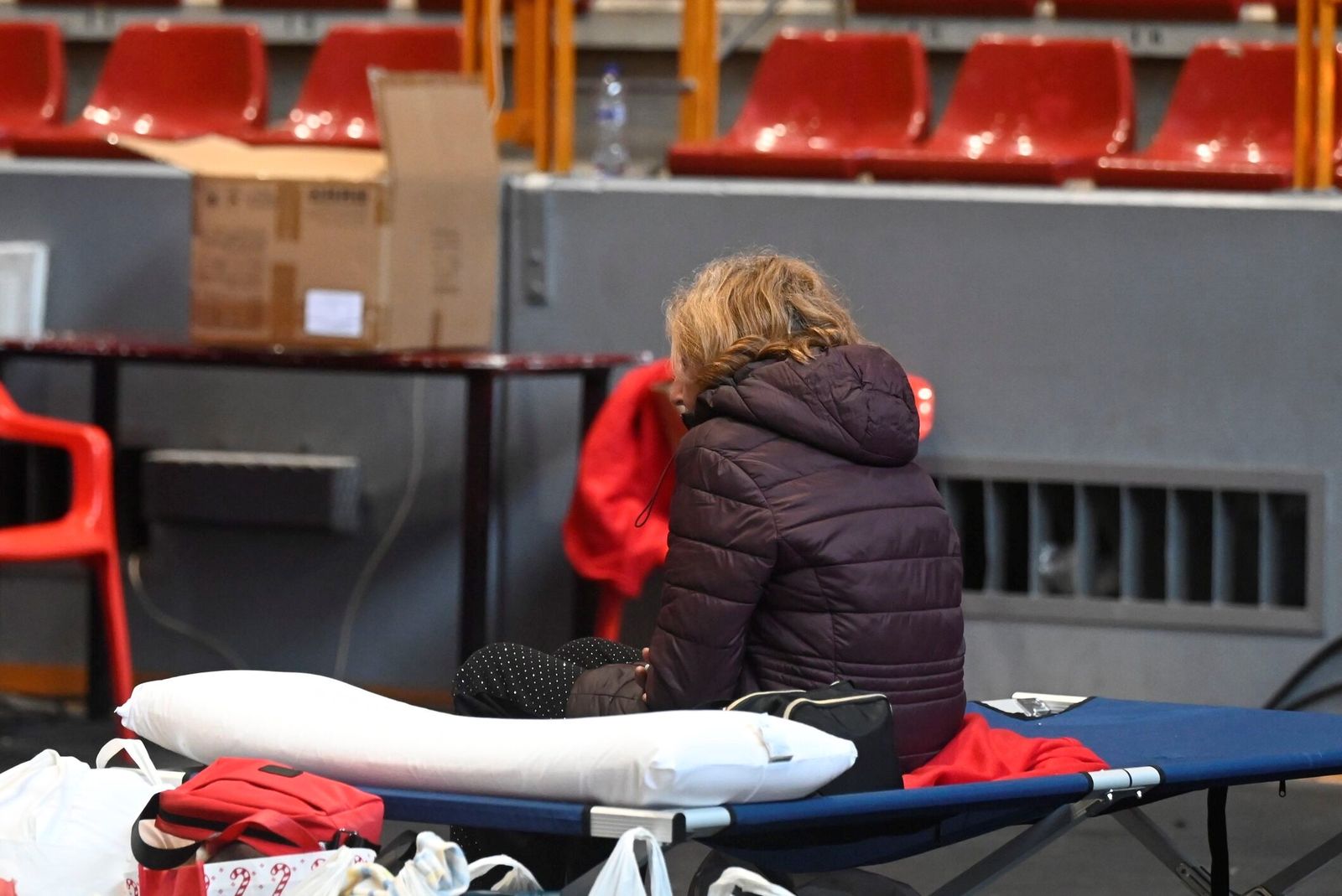 Decenas de desalojados de Córdoba por la crecida del Guadalquivir mantienen la incertidumbre desde Vista Alegre
