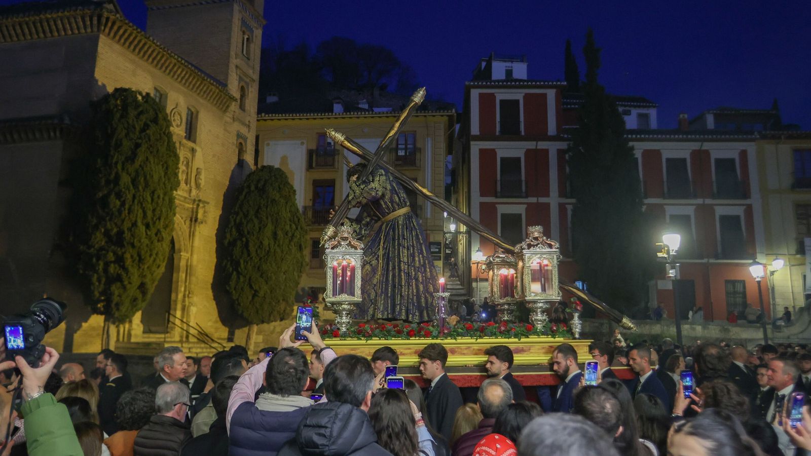 Fotogalería: Vía Crucis Hermandad de la Esperanza 2025