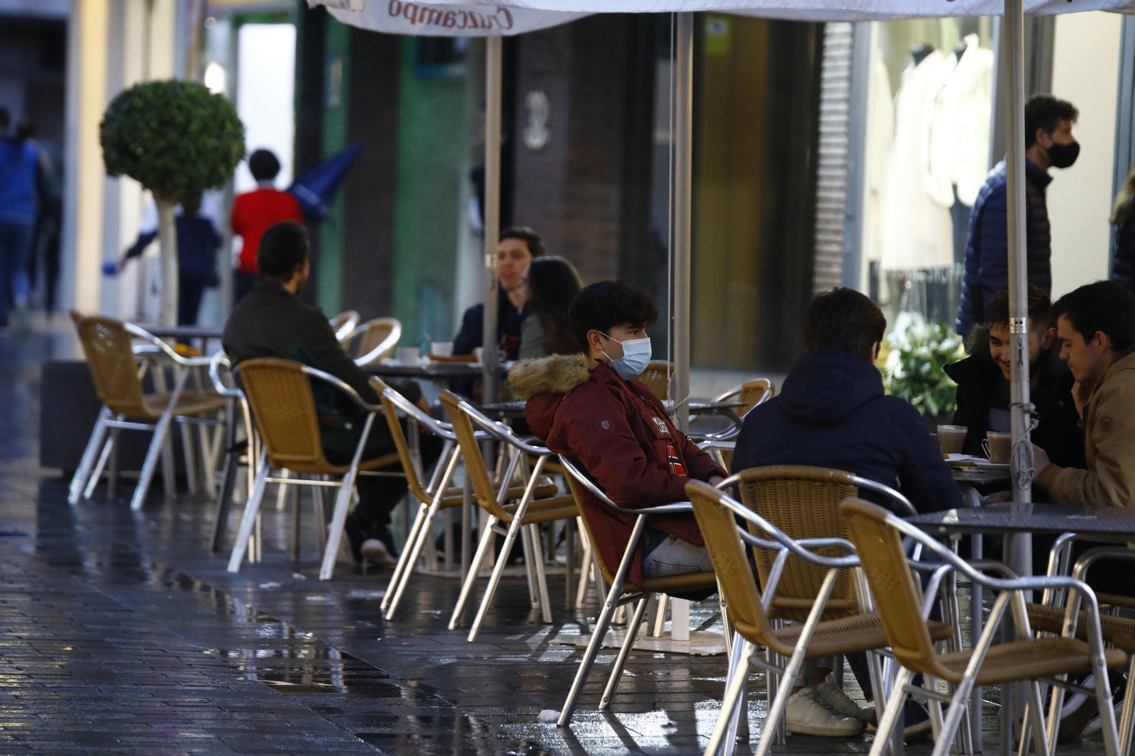 Fotografías: Tarde de bares y compras dos meses después en Córdoba