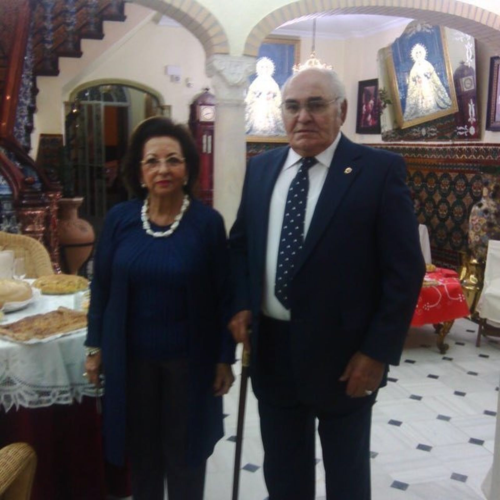 Enrique Pavón, con su esposa, Antonia Solís.