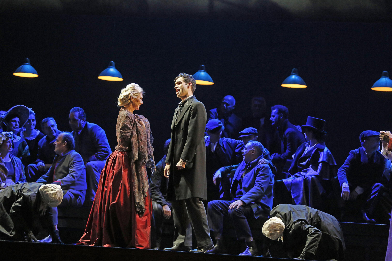 Isabel Rey e Ismael Jordi en plena interpretación de la ópera 'Fausto' en el Teatro Villamarta. Isabel Rey e Ismael Jordi en plena interpretación de la ópera 'Fausto' en el Teatro Villamarta.