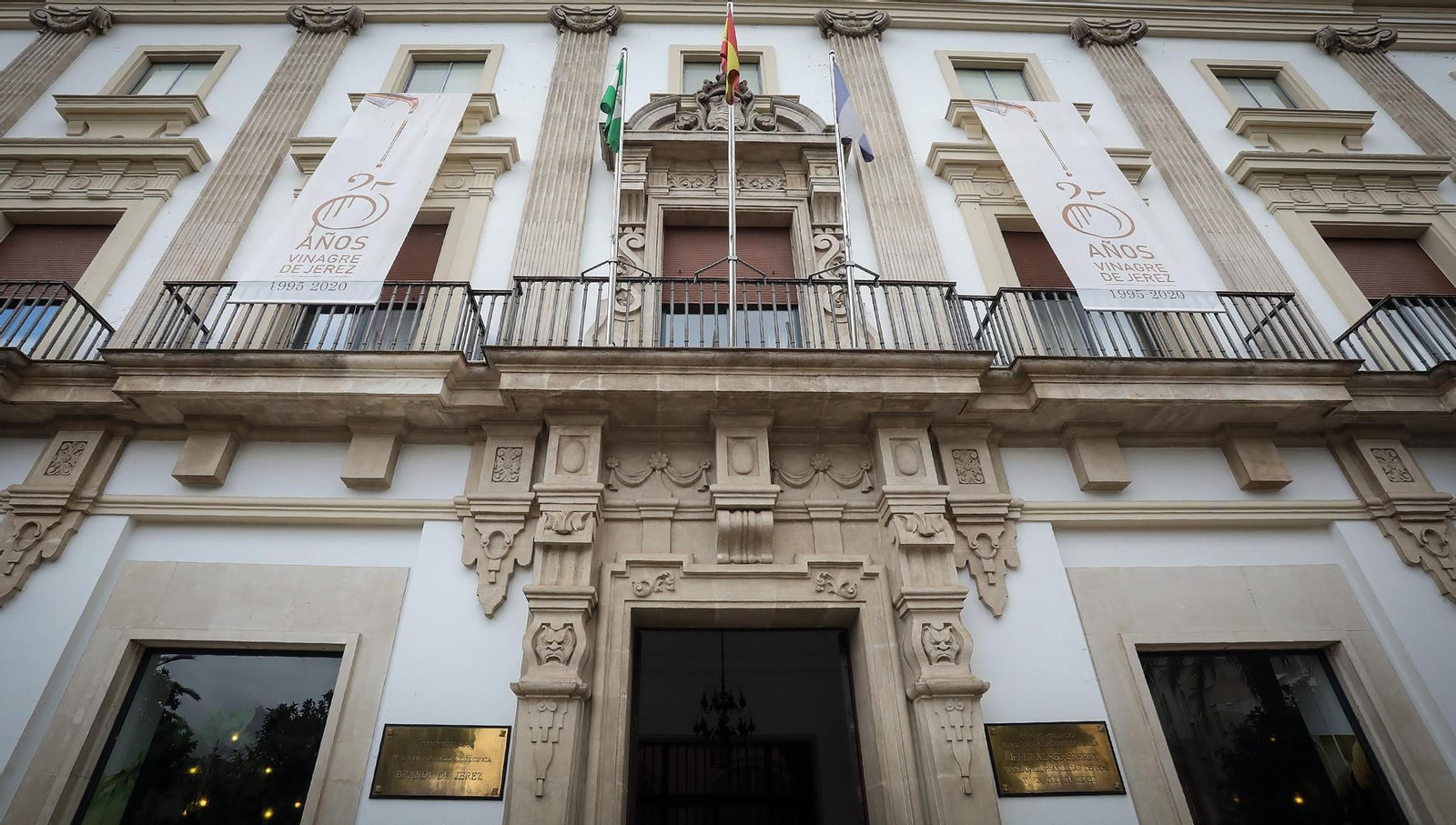 Fachada del Consejo Regulador del vino en la avenida Álvaro Domecq.
